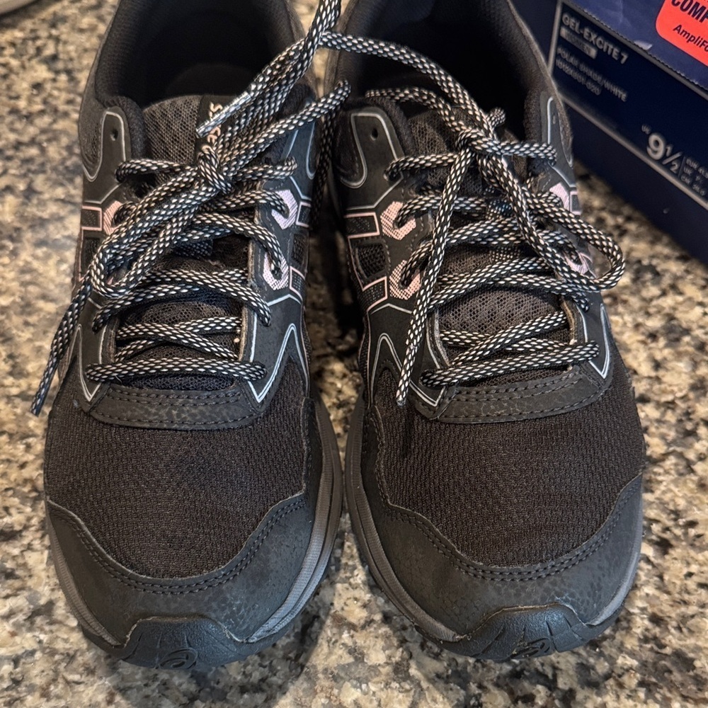 ASICS Black Sneakers with Pink Highlights size 9.5 - Picture 2 of 10